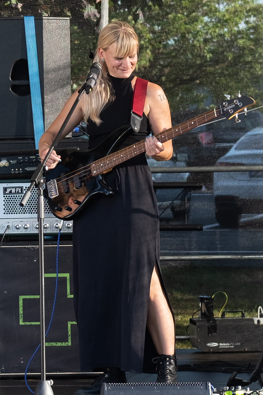 Susi – Bassistin